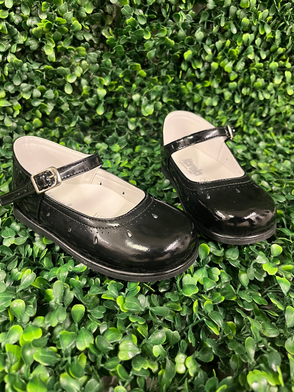 Girls’ Black Patent Leather Mary Jane Shoes 6 / Black
