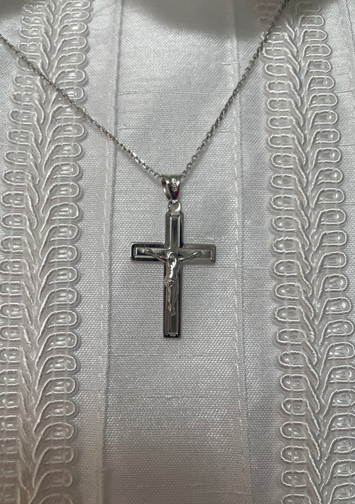 Sara’s 14 K White Gold Crucifix Necklace