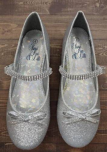 Girls’ Silver Glitter Flats with Rhinestone Detail 13 / Silver Glitter Girls’ Silver Glitter Flats with Rhinestone Detail 13 / Silver Glitter
